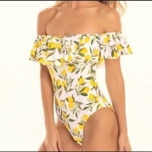 NWT Cabana Del Sol one piece Lemon print swimsuit